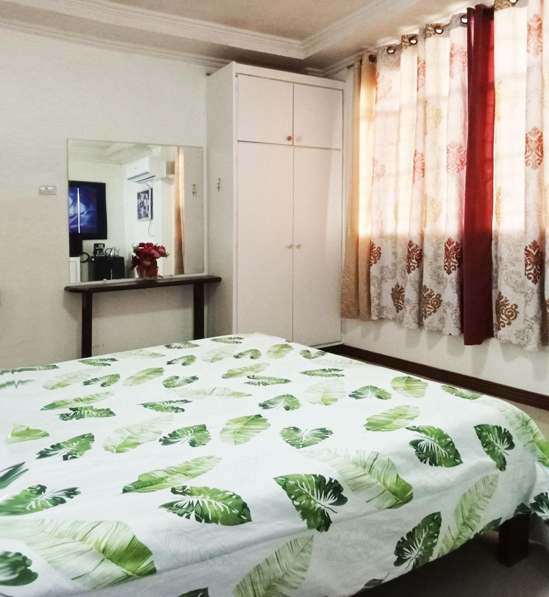 Leizel'S Bed & Breakfast Palompon Екстер'єр фото