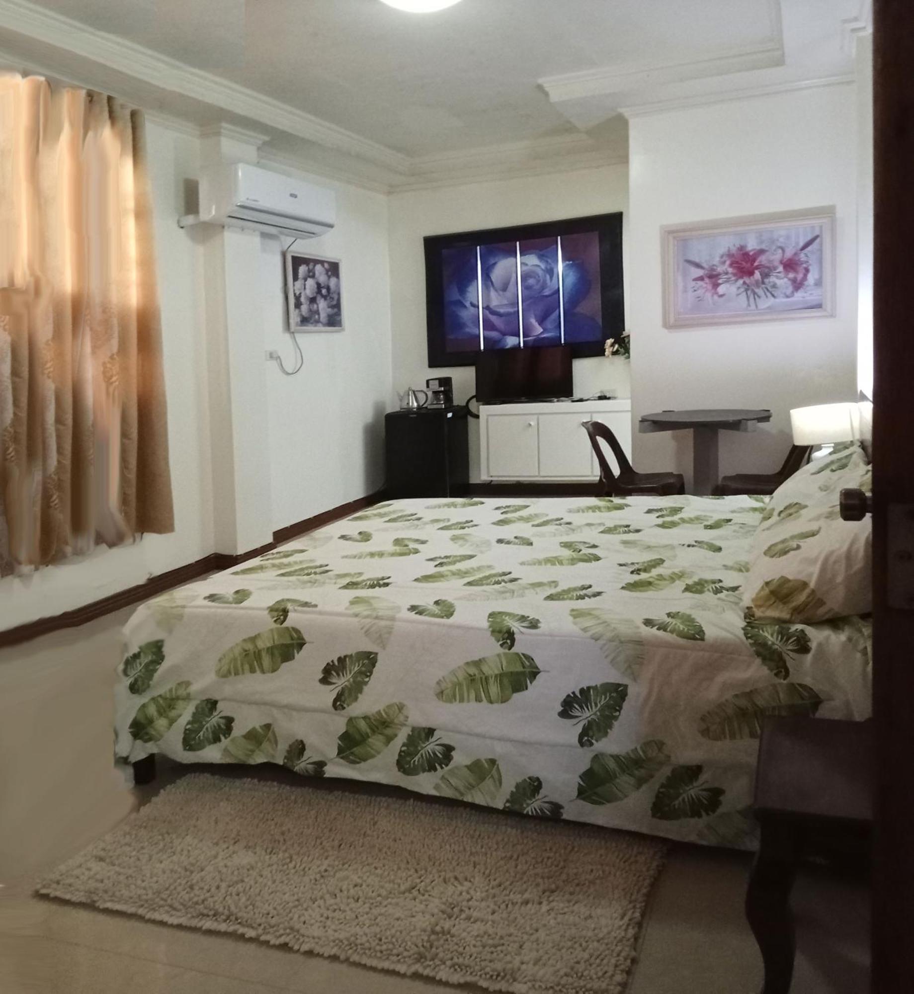 Leizel'S Bed & Breakfast Palompon Екстер'єр фото